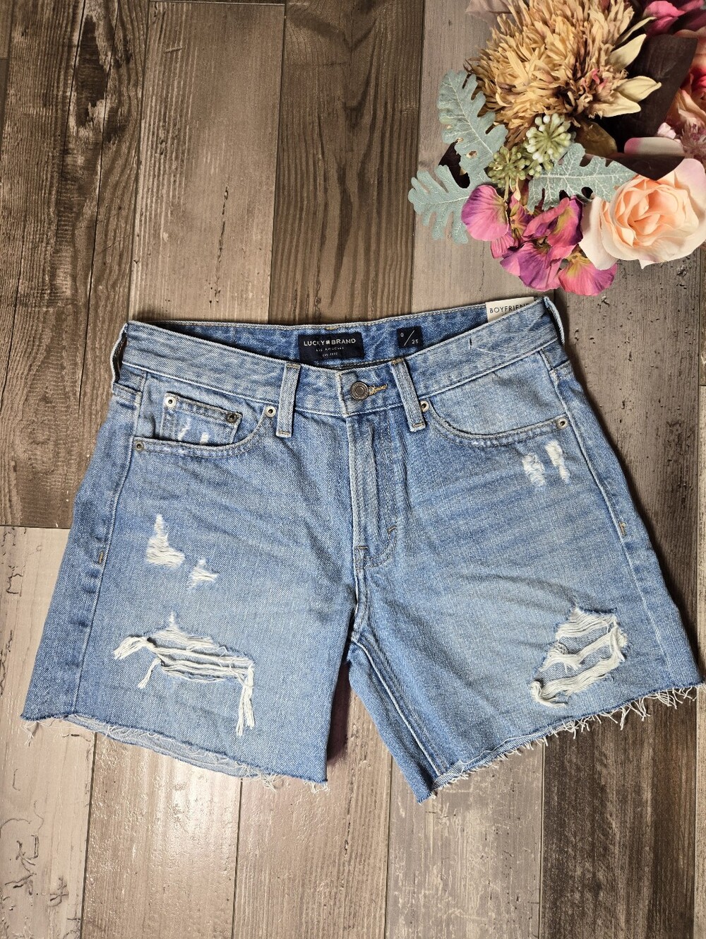 NWT Lucky Brand Light Blue Distressed Boyfriend Denim Shorts – Size 0/25